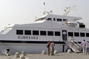 Susak, 25. srpnja 2010. - prilikom nasukanja katamarana "Dubravka" pramcem na pješčani sprud, nitko od putnika i članova posade nije ozlijeđen